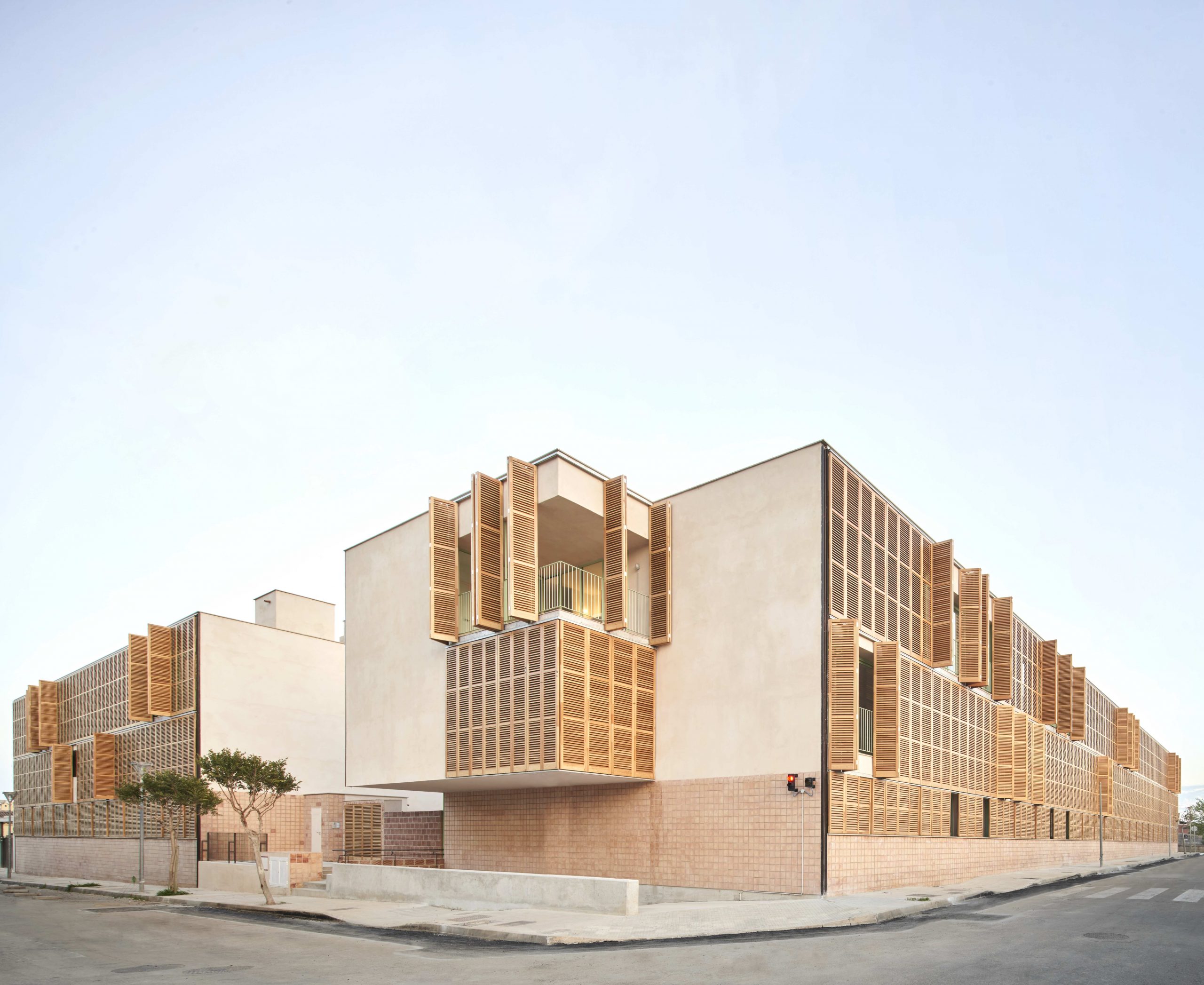 Bioclimatic Architecture and Natural Materials: Conscious Design According to Alventosa Morell Arquitectes